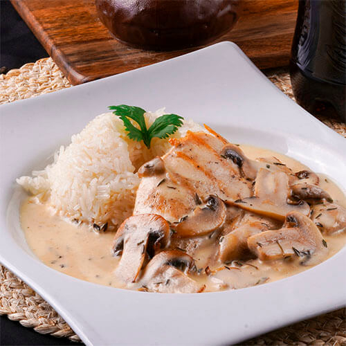 FRICASE DE POLLO + GASEOSA O AGUA + ENTRADA