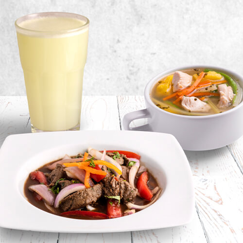 LOMO SALTADO + VASO DE LIMONADA 8oz O VASO DE CHICHA 8oz + ENTRADA